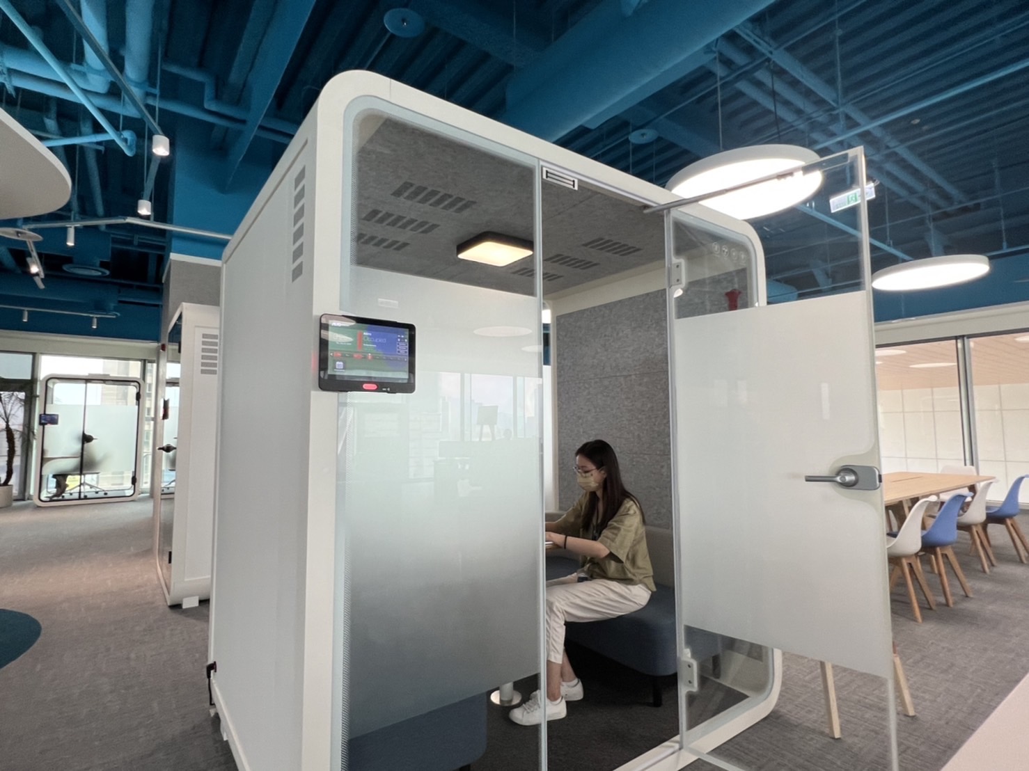 友達高雄據點的智慧行動辦公艙，展現友達在面板以外的研發應用軟實力