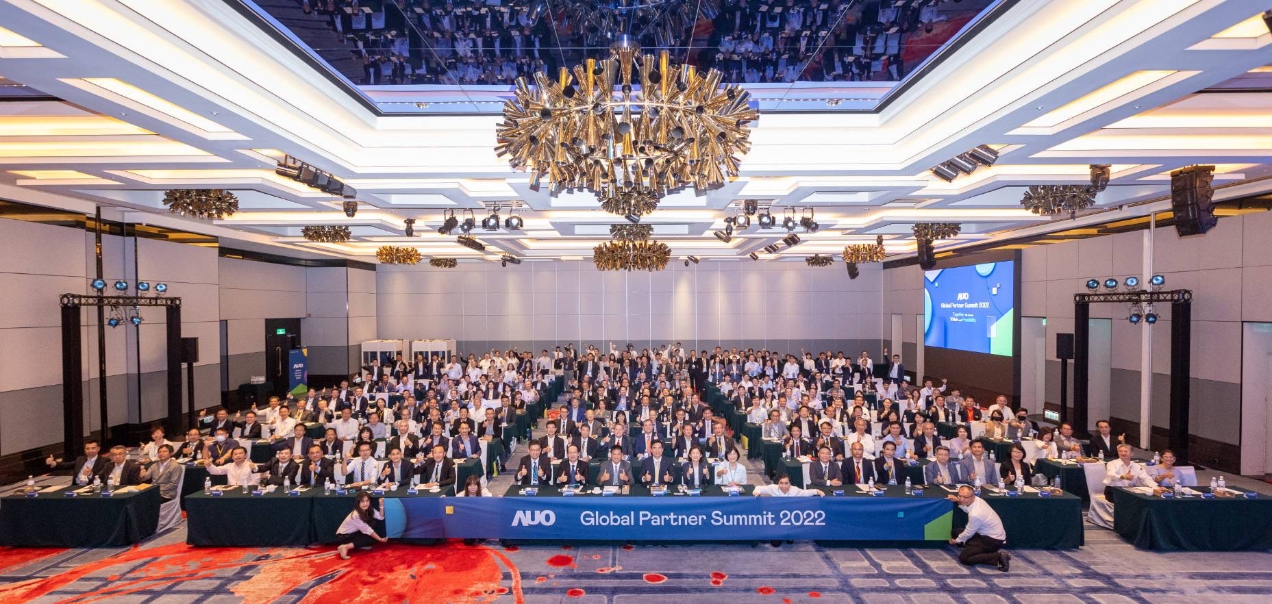 友達推動「安心、創新、用心、同心、盡心」五星職旅，為菲籍員工打造全方位照護，首度贏得「人權實踐與發展領袖獎」殊榮