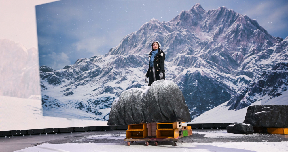 友達顯示屏專業調校技術與專案安裝經驗，使顯示屏呈現創作者想表達的精緻內容，讓表演者有沉浸式臨場感使演出逼真