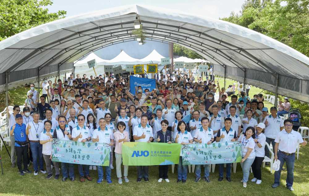 友達永續基金會號召企業志工、在地鄰里、產官學和供應商夥伴齊聚一堂，攜手植樹護樹，以行動實踐對環境友善的承諾