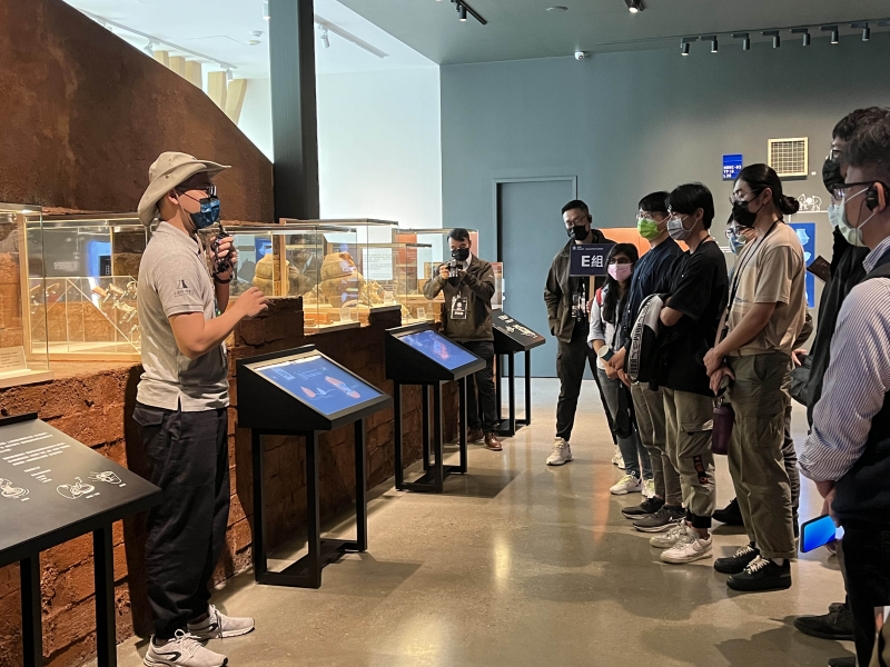 友達招募員工為文化志工，擔任文化館導覽大使，積極推廣文資保存、文史教育