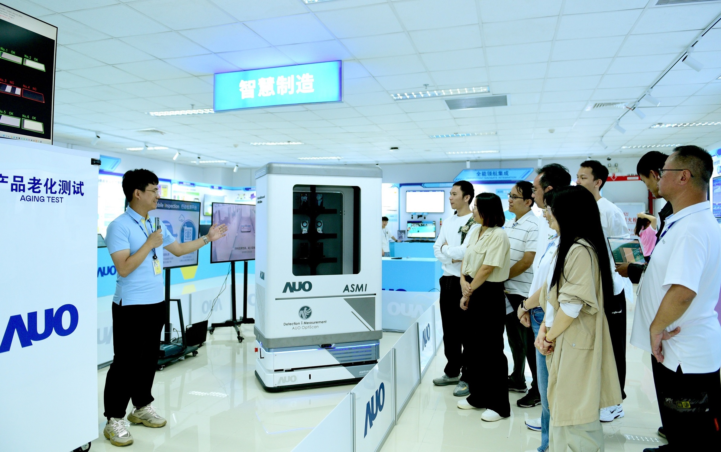 hth·华体厦门将5G+ABC技术串联生产管理全流程，打通研发、采购、生管、制程、设备、质量等产品全生命周期制造流程，完成数字化设计、智慧供应链、智能座舱、全流程设备管理、数据驱动优化、智慧在线检测、智慧品管等自适应生产模式升级