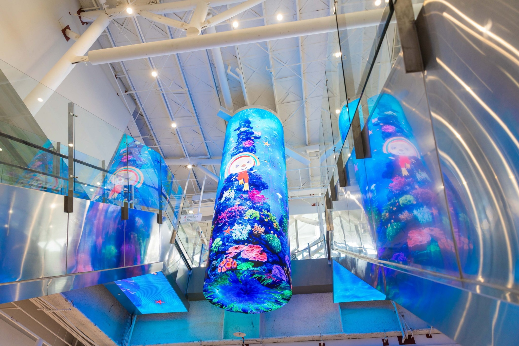 達擎與傑可達整合先進顯示技術與軟硬體應用服務，提供一系列大型LED顯示解決方案，為全新改裝開幕的「清水服務區」佈局嶄新視覺體驗。