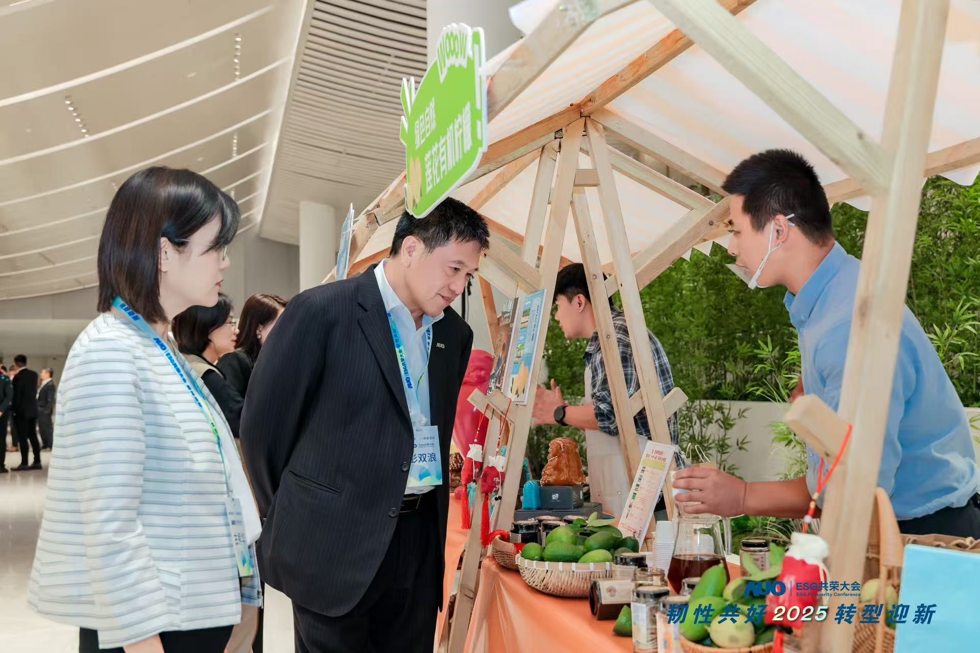 hth·华体大会设置ESG互动展区，携手ADT、华展工业等供应链伙伴与社会企业，集中呈现绿色产品、循环成果与社区共融实践，通过可观可感的沉浸式体验，构建从技术到文化的立体永续价值链，获得与会嘉宾广泛好评。